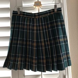 Pleated plaid green skirt